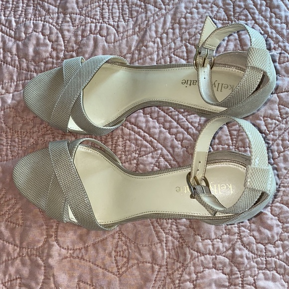 Kelly & Katie light tan/beige, cream, spike heel. - Picture 2 of 8